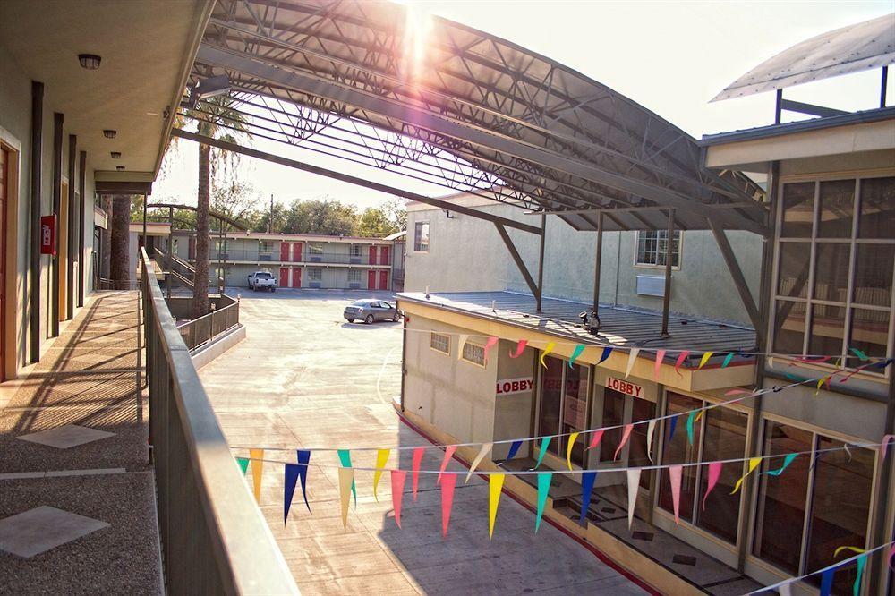 Whispering Palms Inn 德尔里奥 外观 照片